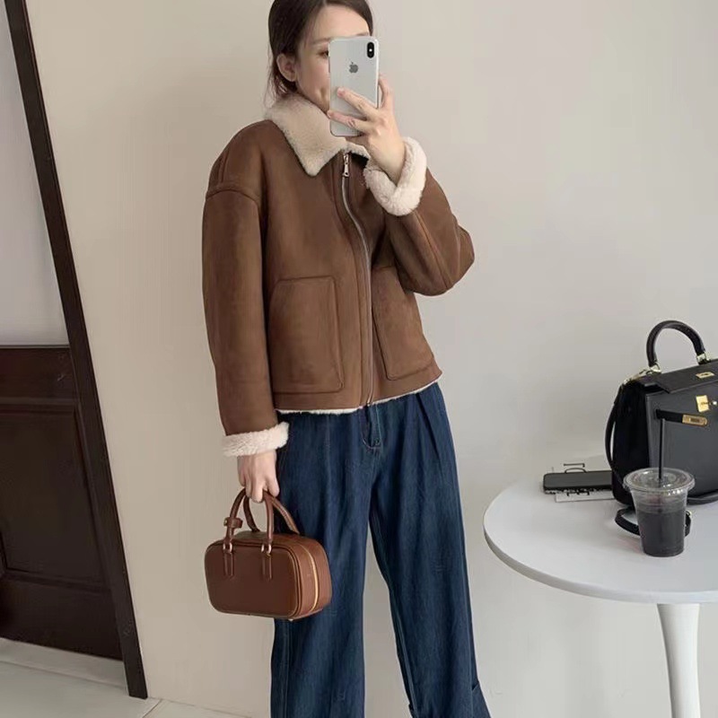 เสื้อโค้ทหนังชามัวร์